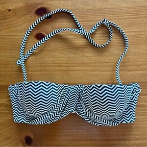 Xhiliration Black & White Chevron Stripe Bikini Top, Size M